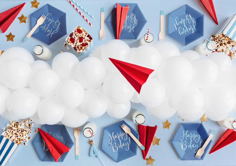 Talerzyki Happy B'day!, granatowy, 20cm (1 op. / 6 szt.) - obrazek 4