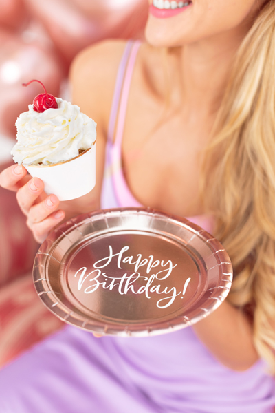 Talerzyki Happy Birthday!, różowe złoto, 18cm (1 op. / 6 szt.) - obrazek 2