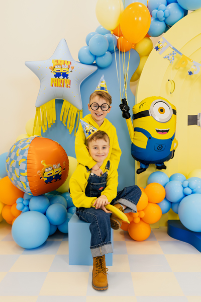 Balon foliowy Gwiazda z frędzlami Minionki, 72x72 cm, mix - obrazek 3