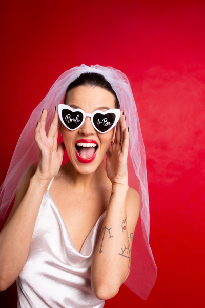Okulary serduszka z napisem ''Bride to Be'', biały - obrazek 2