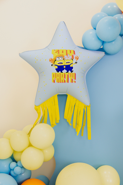 Balon foliowy Gwiazda z frędzlami Minionki, 72x72 cm, mix - obrazek 2