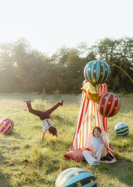 Balon foliowy Piłka w gwiazdki, 75 cm, czerwony - obrazek 2