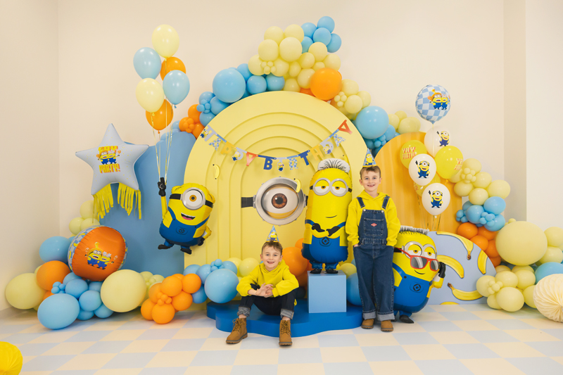 Balony Strong 30 cm Minionki z nadrukiem, mix (1 op. / 6 szt.) - obrazek 4
