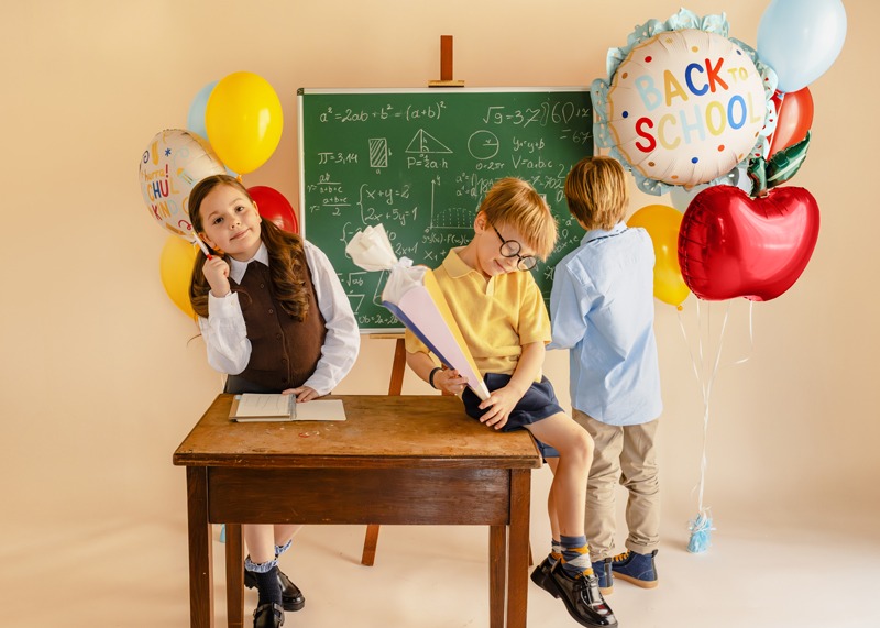 Balon foliowy pastylka z falbanką Back to school, 52x52 cm, kremowo-niebieski - obrazek 5